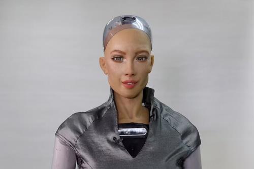 واقعی ترین ربات های انسان نما با توانایی تقلید حالات چهره انسان