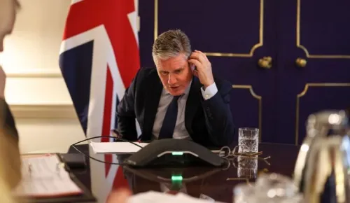 نخست وزیر انگلیس مقابل چت بات ها و اینترنت اقدام نمود